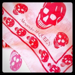 NWT Alexander McQueen Skull Scarf